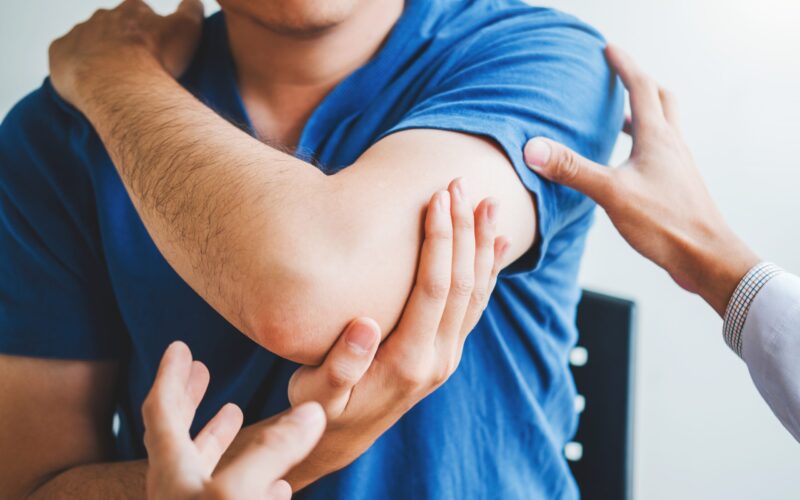 Fisioterapia Fuengirola 1 2025 Fisioterapia Fuengirola physical doctor consulting with patient about elbow muscule pain problems scaled 2025